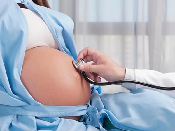 Nghe lời mẹ chồng chăm đi bộ cho dễ đẻ, mẹ bầu 8 tháng bị dọa sảy