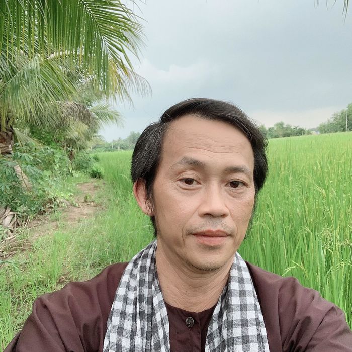 Nghệ sĩ làm từ thiện bị chỉ trích: Lòng tốt không nên đong đếm