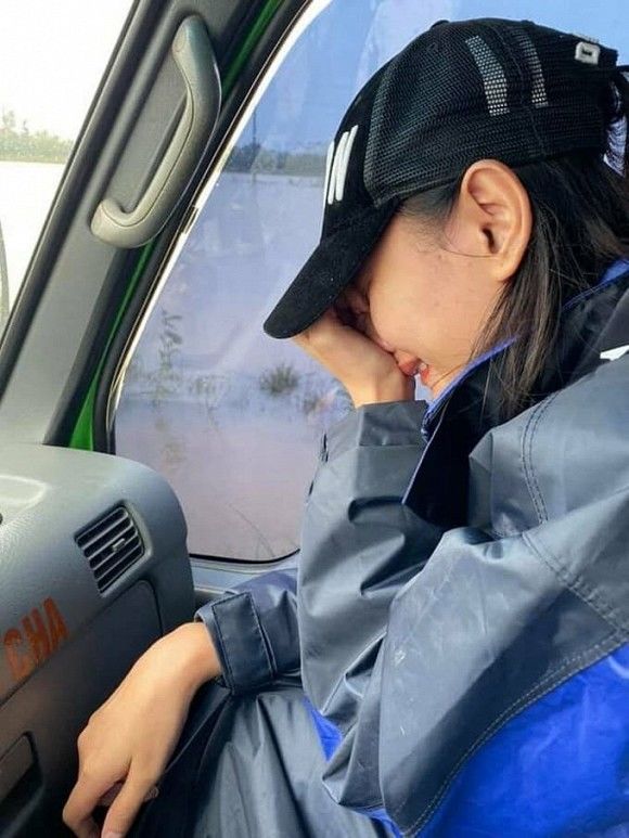 Nghệ sĩ làm từ thiện bị chỉ trích: Lòng tốt không nên đong đếm