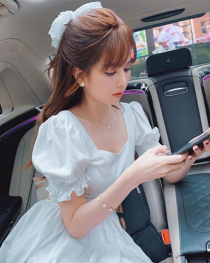 Ngọc Trinh trẻ trung nhờ đổi kiểu tóc nhi đồng