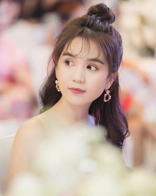 Ngọc Trinh trẻ trung nhờ đổi kiểu tóc nhi đồng