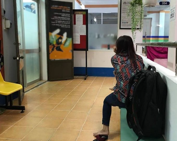 12 năm bế con đi học, mẹ bị u xơ tử cung không dám mổ vì lo cho con