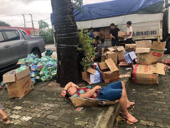 Ấm tình đồng bào cả nước hướng về miền Trung