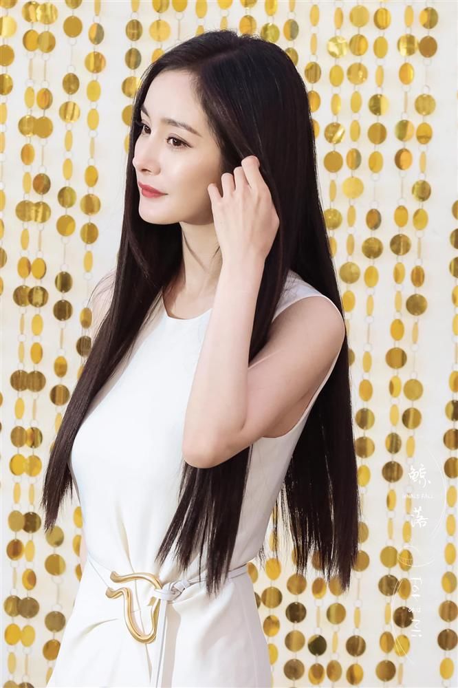 Nhan sắc thật của Dương Mịch trong ảnh chụp vội