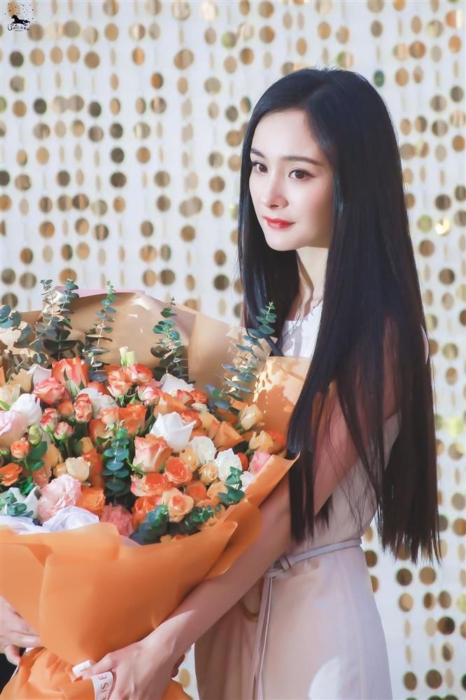 Nhan sắc thật của Dương Mịch trong ảnh chụp vội