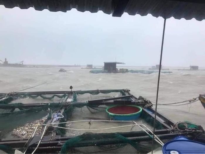 Cập nhật mới: Đảo Lý Sơn tan hoang khi bão số 9 càn quét qua