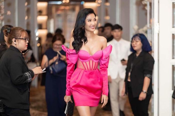Những lần sao Việt diện sai dress code