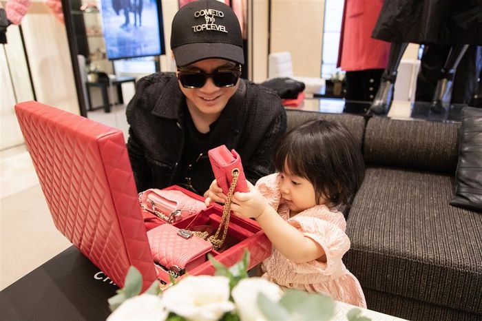 Những ông bố chiều con gái nhất showbiz Việt