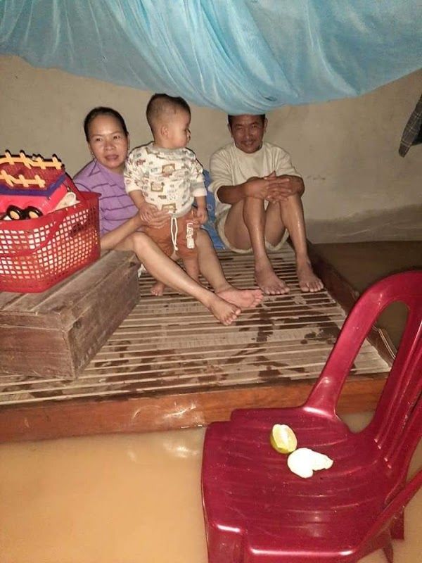 Nước lũ dâng trong đêm, người dân Quảng Trị lên mạng kêu cứu