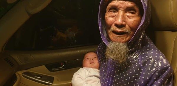Nước lũ dâng trong đêm, người dân Quảng Trị lên mạng kêu cứu