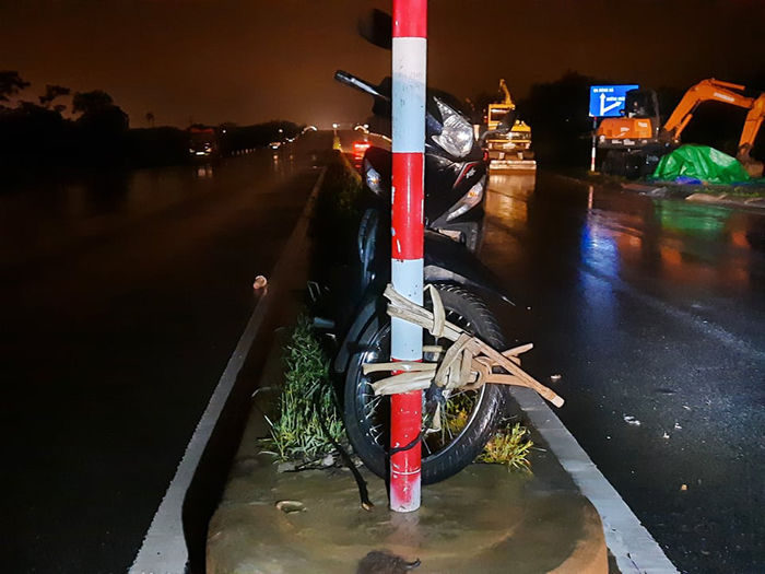 Quảng Trị: Dân chẳng thiết ăn uống, dựng lều ngủ tạm vì nước chưa rút