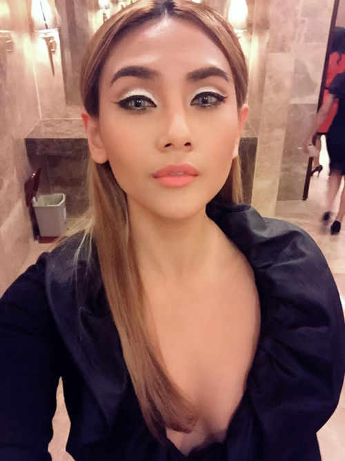 Sao Việt gây thót tim khi đeo lens: Mai Phương Thúy vô hồn