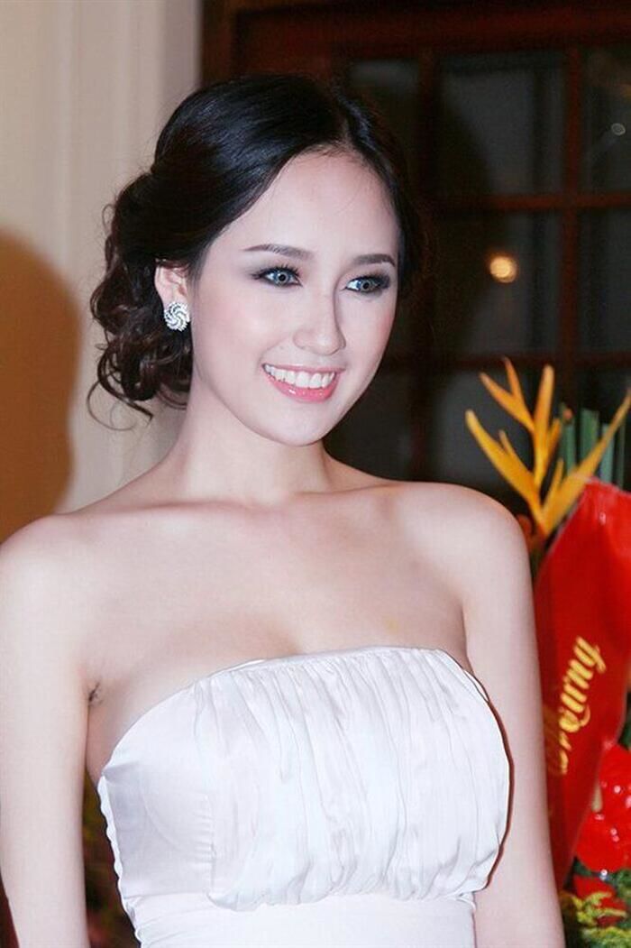 Sao Việt gây thót tim khi đeo lens: Mai Phương Thúy vô hồn