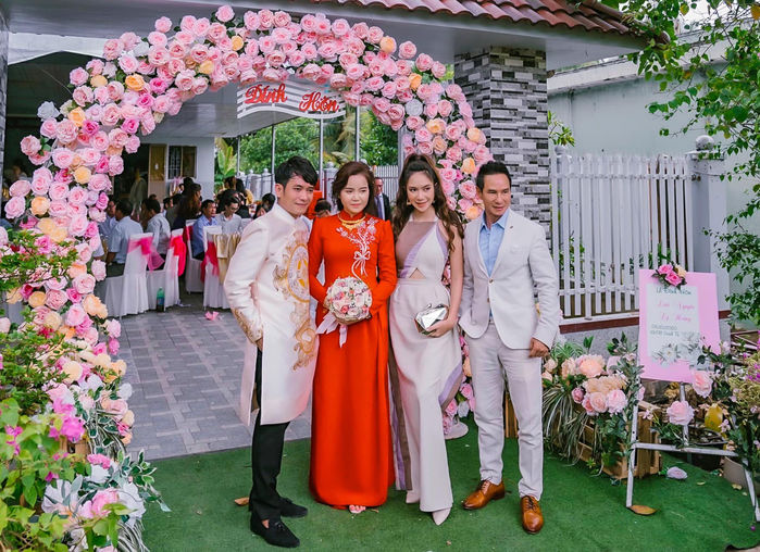 Sao Việt tham dự tiệc cưới: Vợ Lý Hải lộng lẫy hơn cả cô dâu