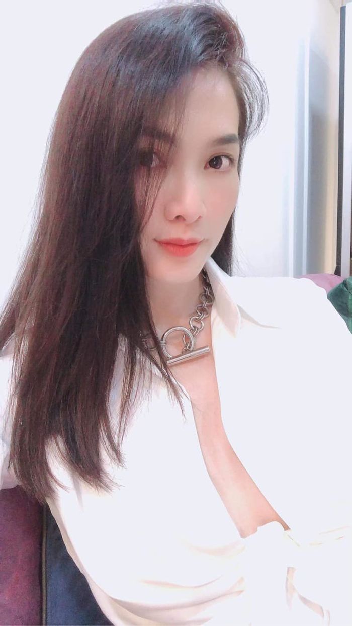 Siêu mẫu Anh Thư U40: Một mình nuôi con, sắc vóc vẫn mơn mởn