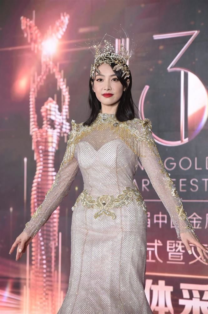 So kè màn múa của 8 Nữ thần Kim Ưng Cbiz