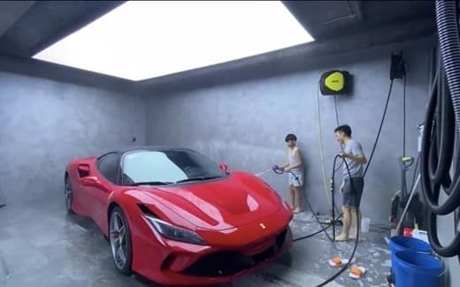 Subeo ra dáng anh hai: Hết phụ bố rửa siêu xe lại chăm em gái cực khéo
