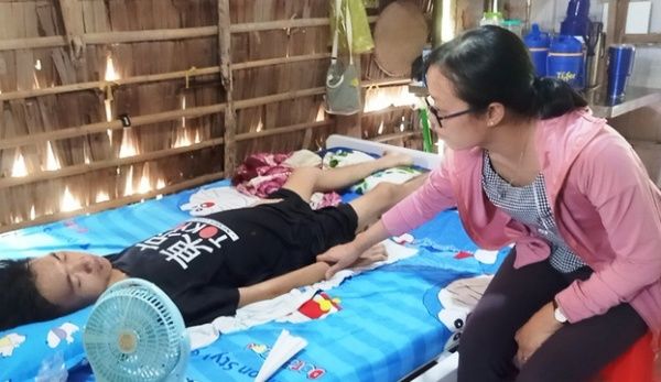 Xót thương nam sinh đổ bệnh trước nhập học, mắt không nhìn thấy gì