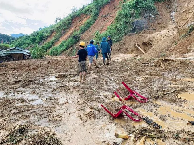 Quảng Nam: Sạt lở liên tiếp, vụ ở Tây Giang cả nhà may mắn thoát nạn