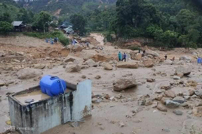 Quảng Nam: Sạt lở liên tiếp, vụ ở Tây Giang cả nhà may mắn thoát nạn