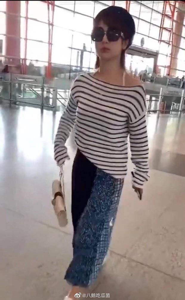 Thời trang sân bay khó hiểu của sao Hoa ngữ