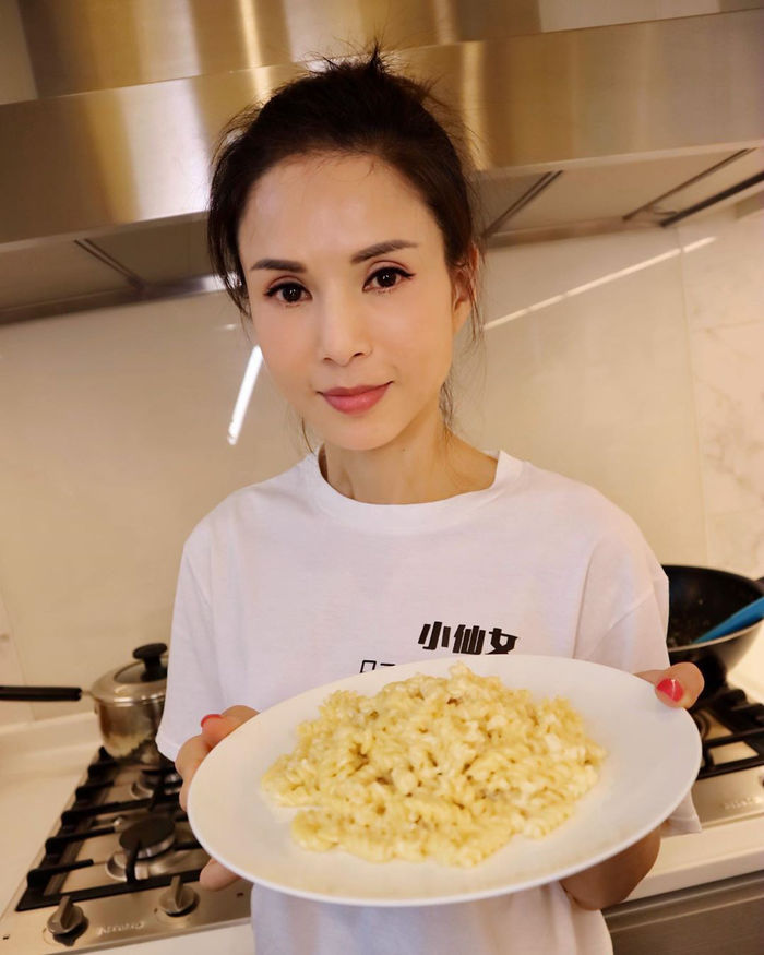 Tiểu Long Nữ đẹp nhất màn ảnh U60 vẫn trẻ như 20 nhờ ngủ nhiều