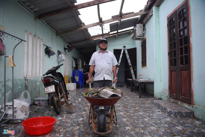 Chạy bão về, người dân bật khóc: “Đau đớn nhưng chỉ biết đứng nhìn