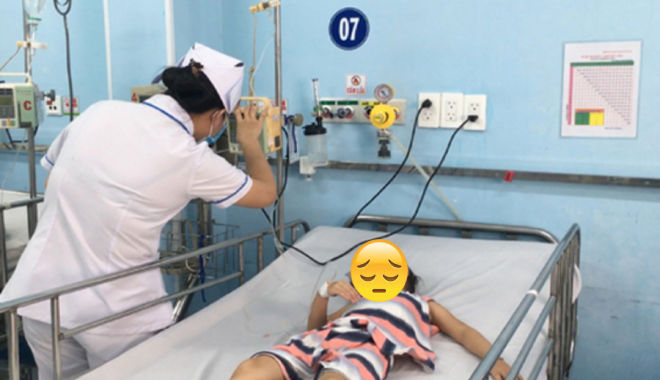 Trẻ mắc tay chân miệng: Quấy khóc, nôn là dấu hiệu biến chứng lên não