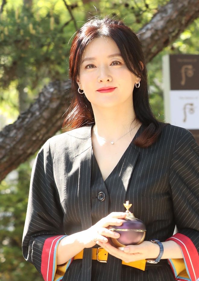 U50, nàng Dae Jang Geum Lee Young Ae lộ mặt mộc lão hóa