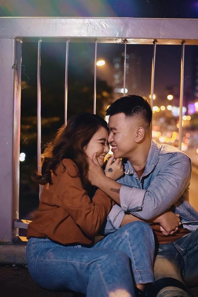 Cô gái viết tên FB lên bàn, 6 năm sau chồng mếu máo ký giấy kết hôn