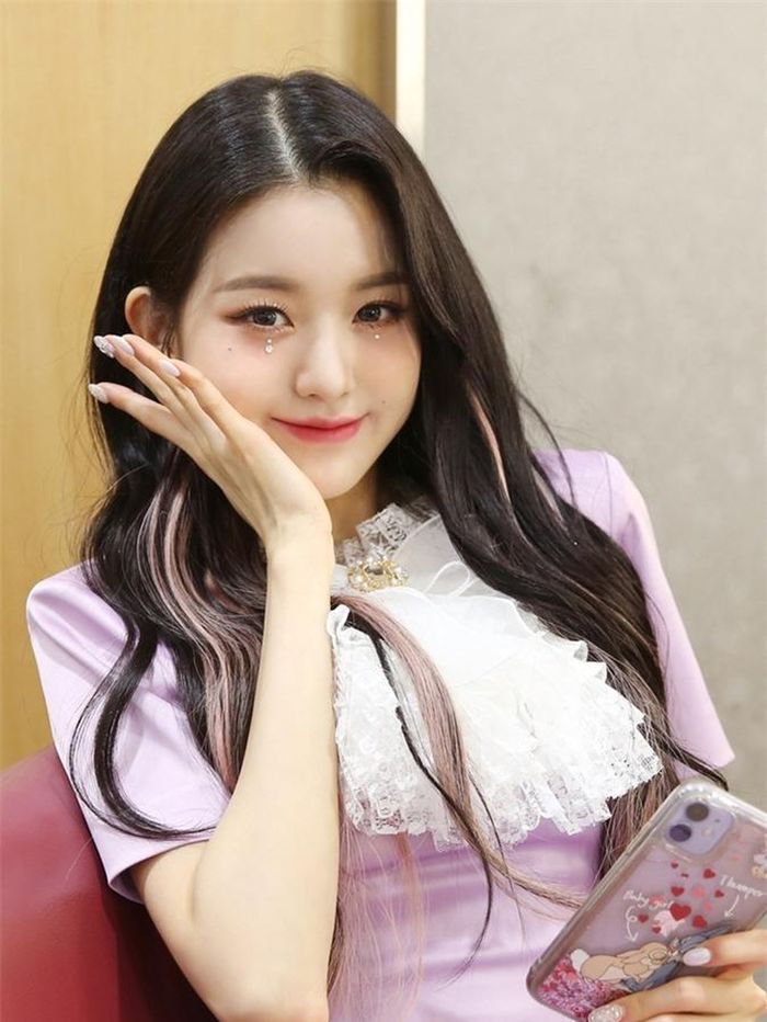 Lạ kỳ như Knet: Thích idol mặt nhỏ, eo nhỏ nhưng bàn tay thì không