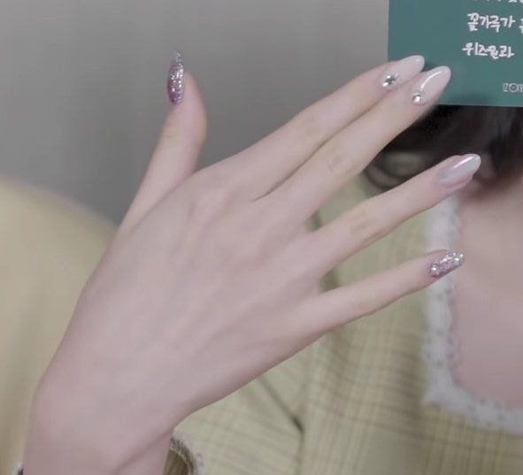 Lạ kỳ như Knet: Thích idol mặt nhỏ, eo nhỏ nhưng bàn tay thì không