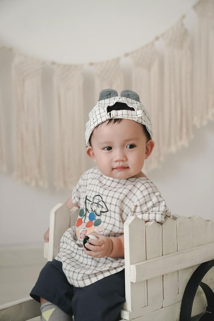 Rapper Tiến Đạt khéo chăm con, quý tử càng lớn càng có style y hệt bố