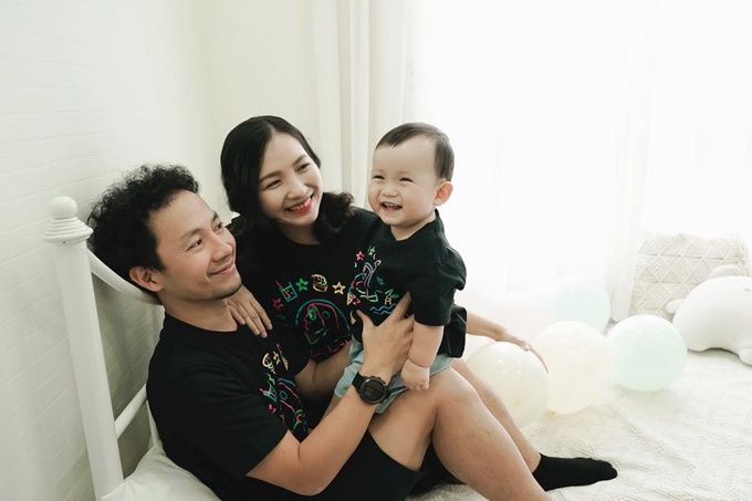 Rapper Tiến Đạt khéo chăm con, quý tử càng lớn càng có style y hệt bố