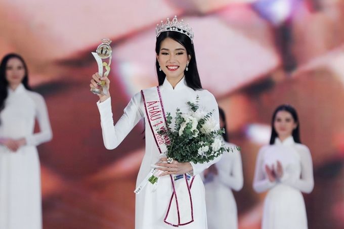 Thành tích học tập của Á hậu Phương Anh