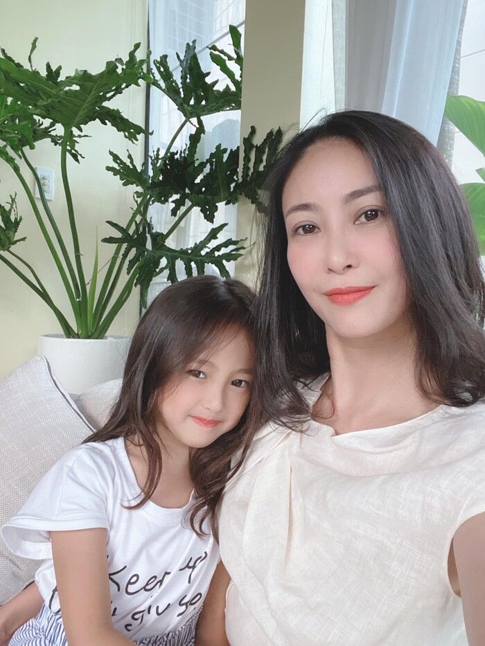 Mới 5 tuổi, con gái Hà Kiều Anh đã cao vượt trội nhờ chăm bơi lội
