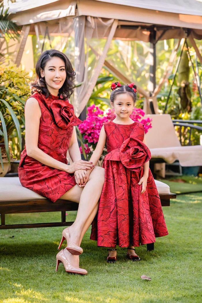 Mới 5 tuổi, con gái Hà Kiều Anh đã cao vượt trội nhờ chăm bơi lội