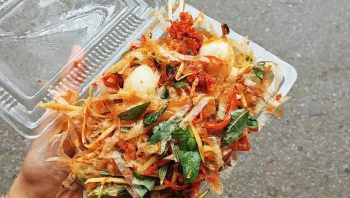 Đà Nẵng: 6 người nhập viện nghi do ăn bánh tráng trộn vỉa hè