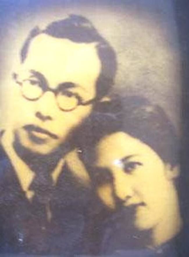 Cô Bính Hàng Đẫy được yêu chiều: Ăn miếng gà, thưởng nhẫn kim cương