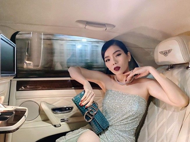 Ảnh check-in cùng địa điểm của Lệ Quyên và Lâm Bảo Châu