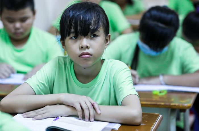 Bà giáo già sáng bán vé số, tối đứng lớp tình thương gieo con chữ