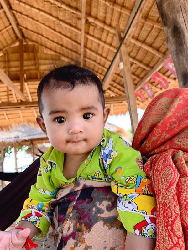 Cặp đôi đũa lệch Thái hạnh phúc sau 5 năm kết hôn, sinh đủ nếp đủ tẻ