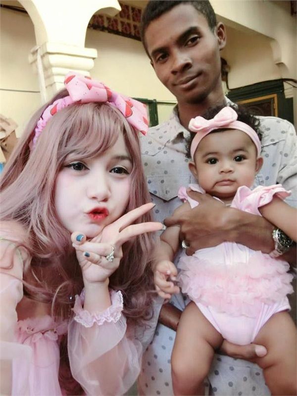 Cặp đôi đũa lệch Thái hạnh phúc sau 5 năm kết hôn, sinh đủ nếp đủ tẻ