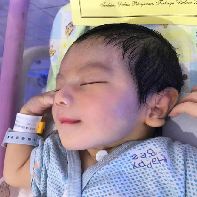 Bé trai đẹp từ trong trứng nước giờ 3 tuổi, càng lớn càng điển trai