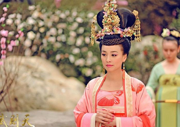 Con gái của Trương Đình đáp trả EQ cực cao khi bị chê khác xa mẹ
