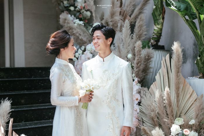 Bị “réo tên” khi tình cũ cưới: Hari Won im lặng, Hà Hồ đáp sâu cay