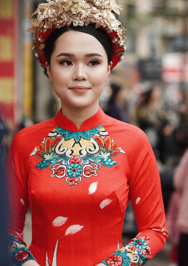 Mỹ nhân Việt mặc áo dài đỏ ngày cưới: Viên Minh, Hoàng Oanh quá xinh