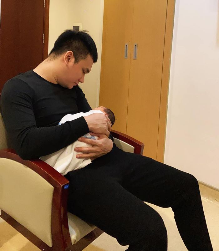 Khắc Việt cúng đầy tháng cho cặp song sinh: Nhìn đủ biết giàu sang