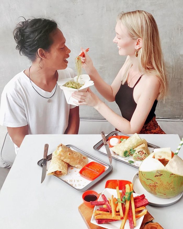 Cặp đôi đũa lệch được khuyên không sinh con giờ em bé cực kháu khỉnh