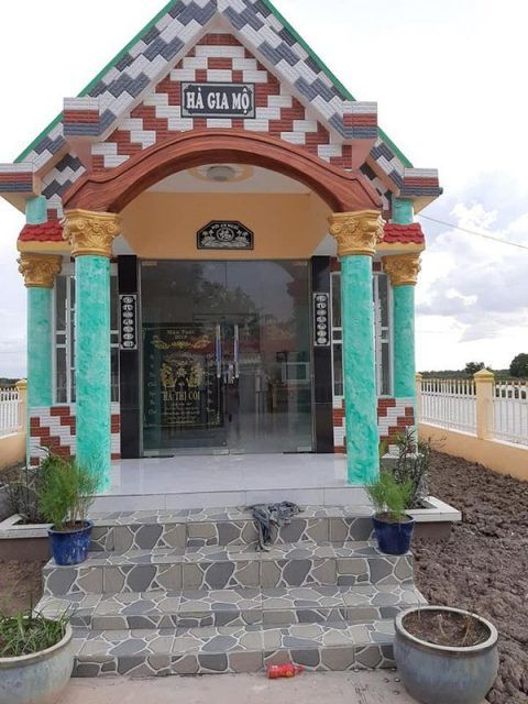 Ngôi nhà mộ tiện nghi xây cho mẹ và sự hối hận muộn màng của con trai